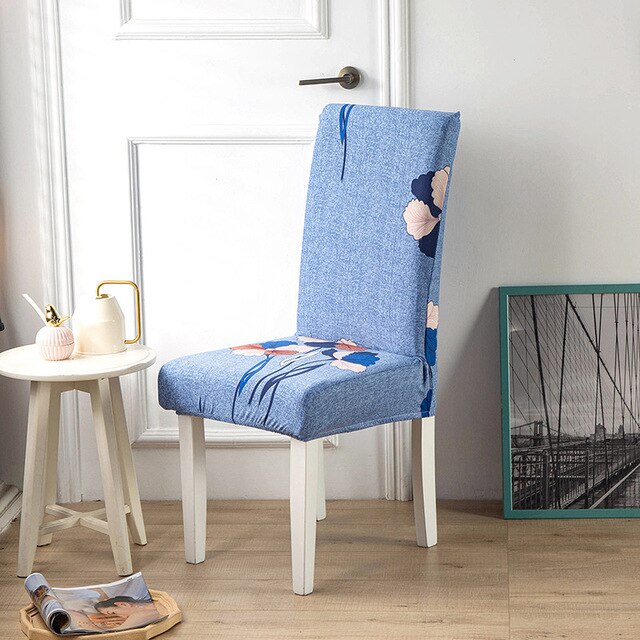 Ljusblå Stolsöverdrag Med Blommor