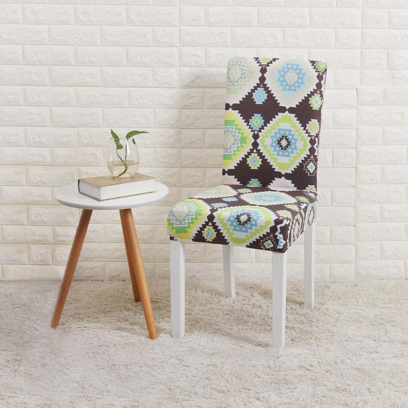 Brun Stolsöverdrag Med Vitt, Grönt Och Blått Mönster